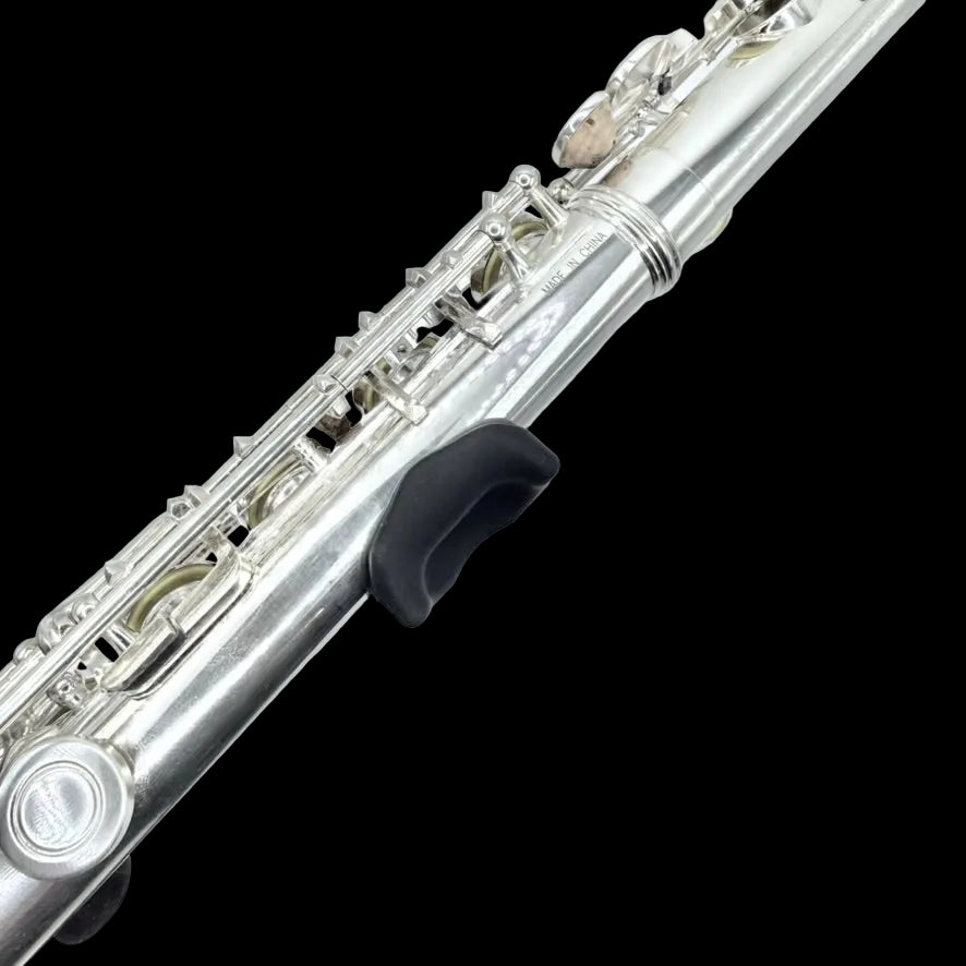 Flute training aid guiding proper right thumb position – Thumb Gummi